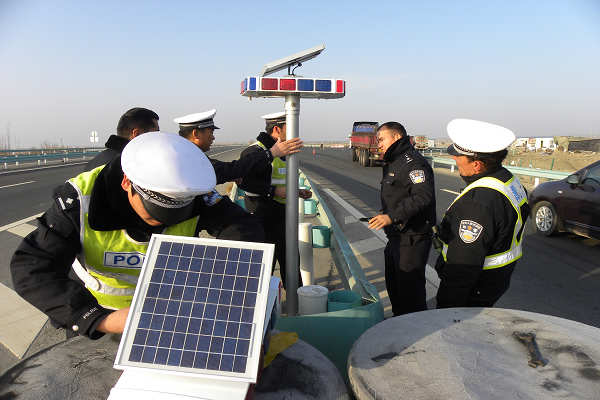 满洲里太阳能短排警示灯报价